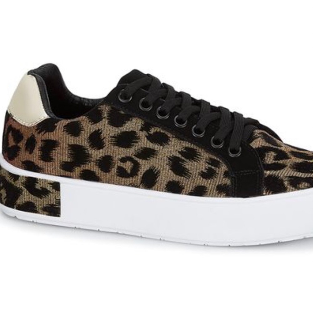 Women Cheetah Print Sneaker 🐆 also fits a 6